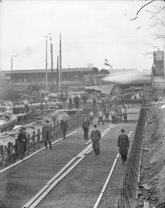 40540 Gezicht op de wapening in de vloer van de tunnel onder het spoor in de Leidseweg te Utrecht tijdens de ...